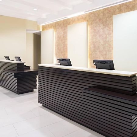 Отель Courtyard By Marriott Kingston, Jamaica Экстерьер фото