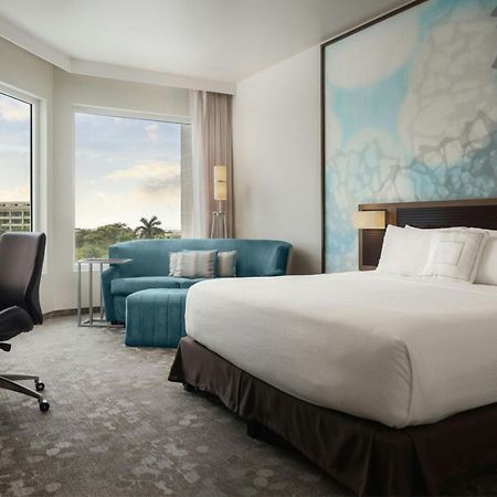 Отель Courtyard By Marriott Kingston, Jamaica Экстерьер фото