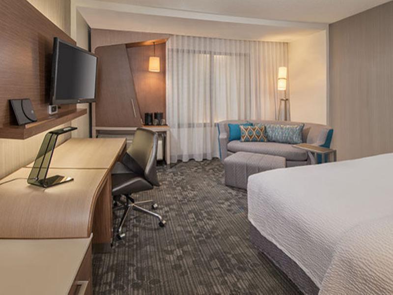Отель Courtyard By Marriott Kingston, Jamaica Экстерьер фото