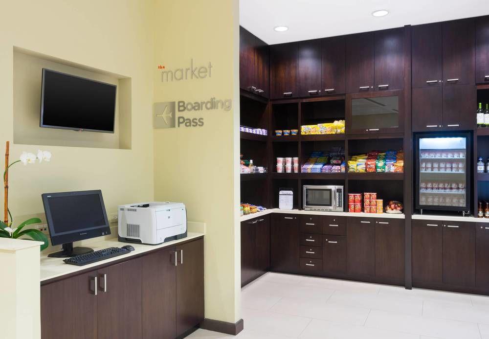 Отель Courtyard By Marriott Kingston, Jamaica Экстерьер фото