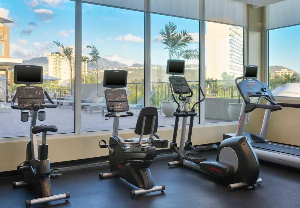 Отель Courtyard By Marriott Kingston, Jamaica Экстерьер фото