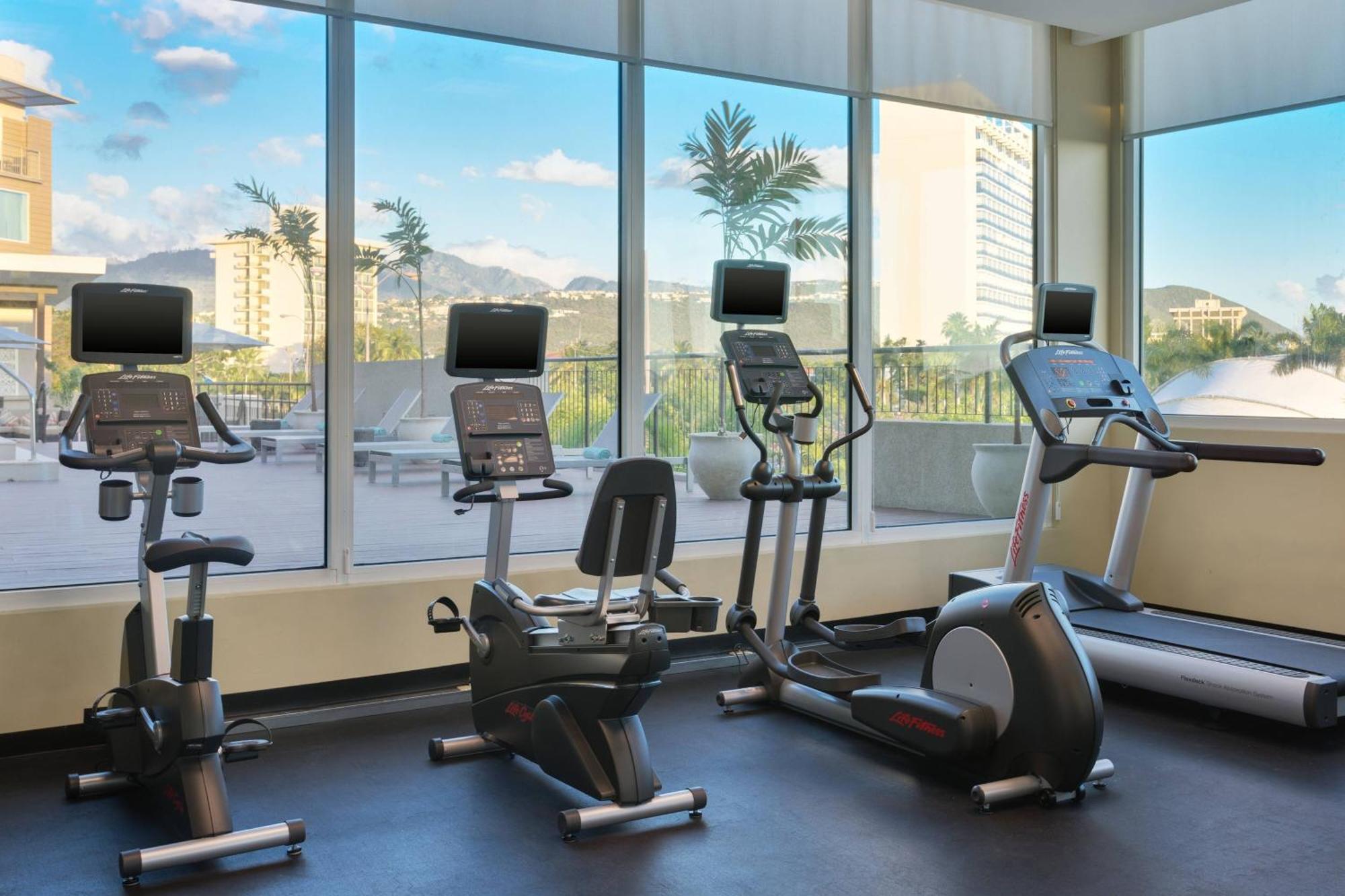 Отель Courtyard By Marriott Kingston, Jamaica Экстерьер фото