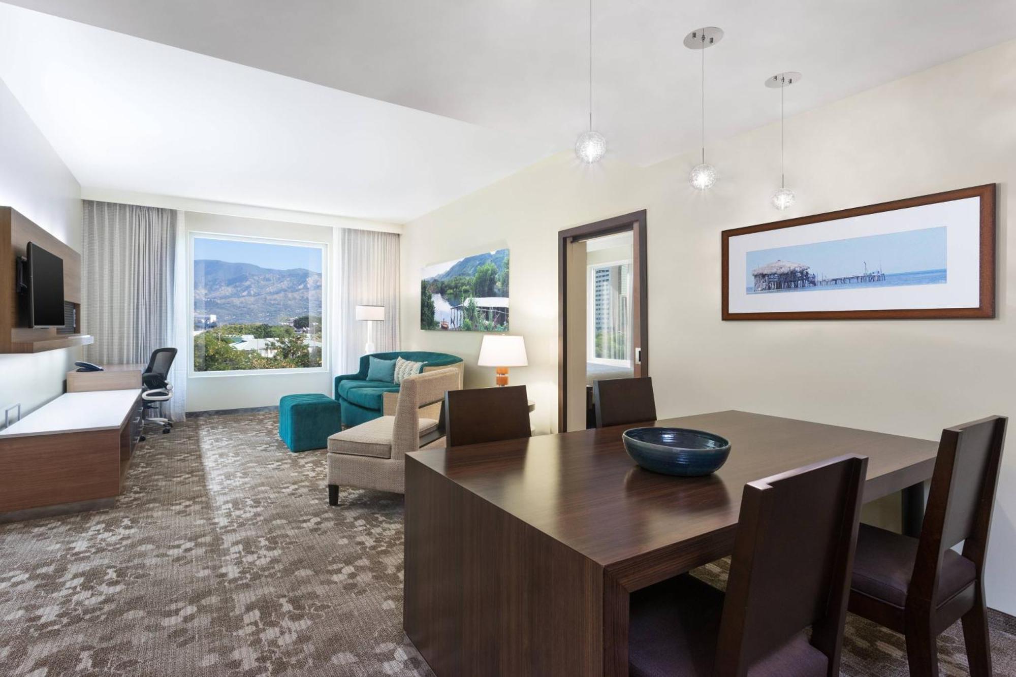 Отель Courtyard By Marriott Kingston, Jamaica Экстерьер фото