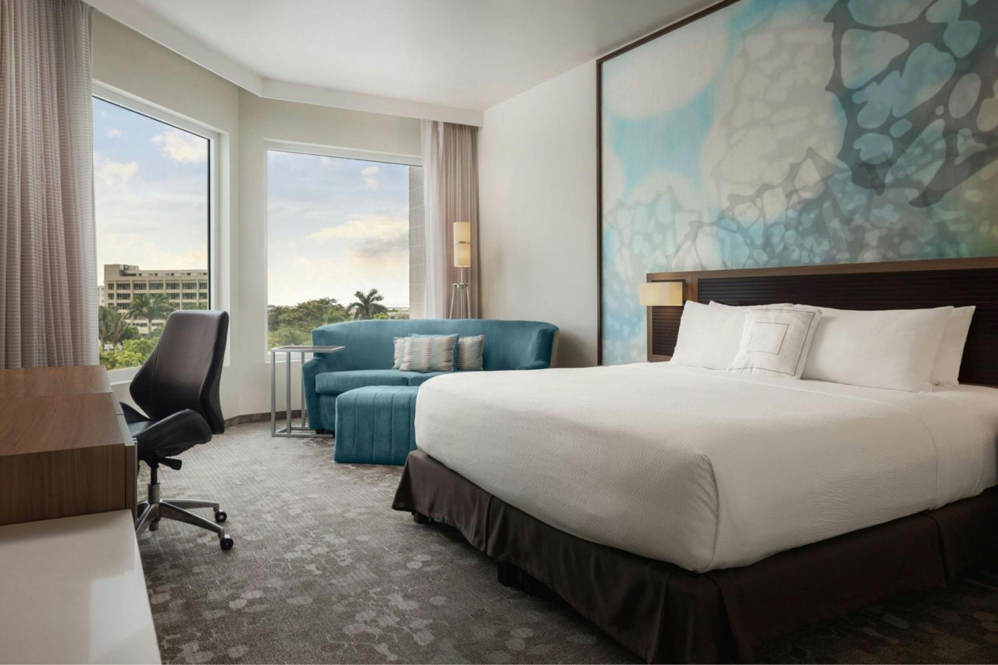 Отель Courtyard By Marriott Kingston, Jamaica Экстерьер фото