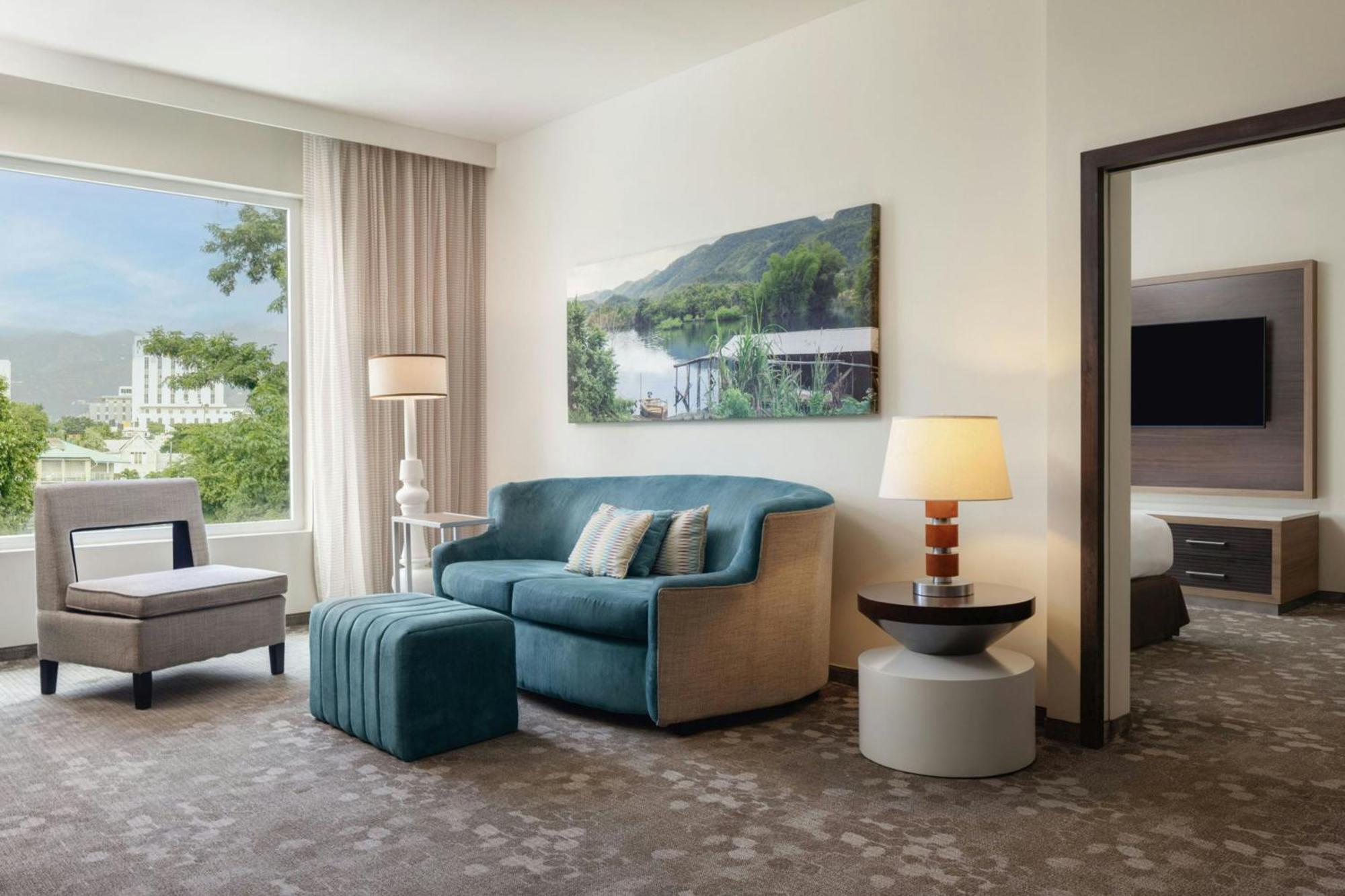 Отель Courtyard By Marriott Kingston, Jamaica Экстерьер фото