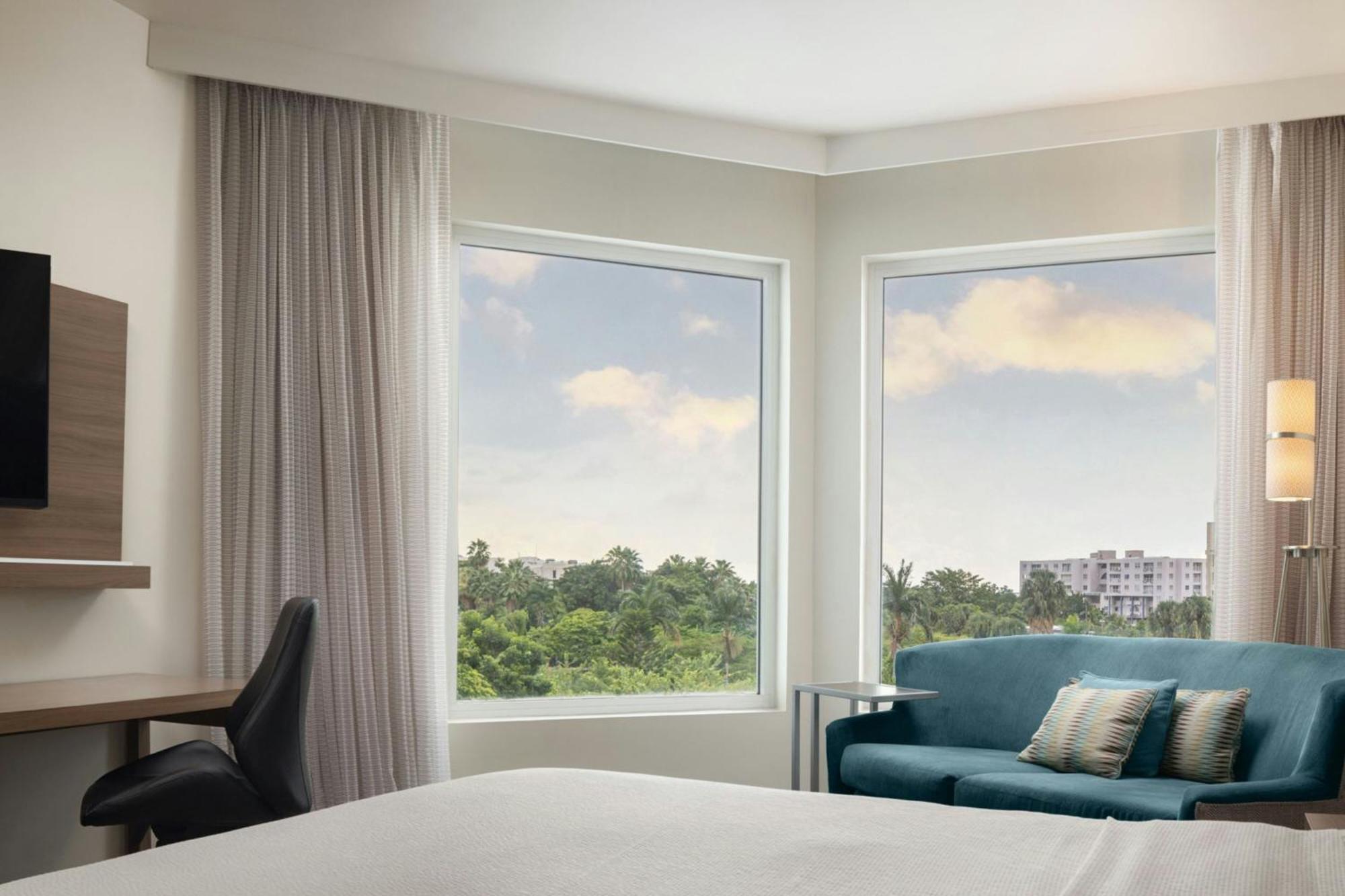 Отель Courtyard By Marriott Kingston, Jamaica Экстерьер фото