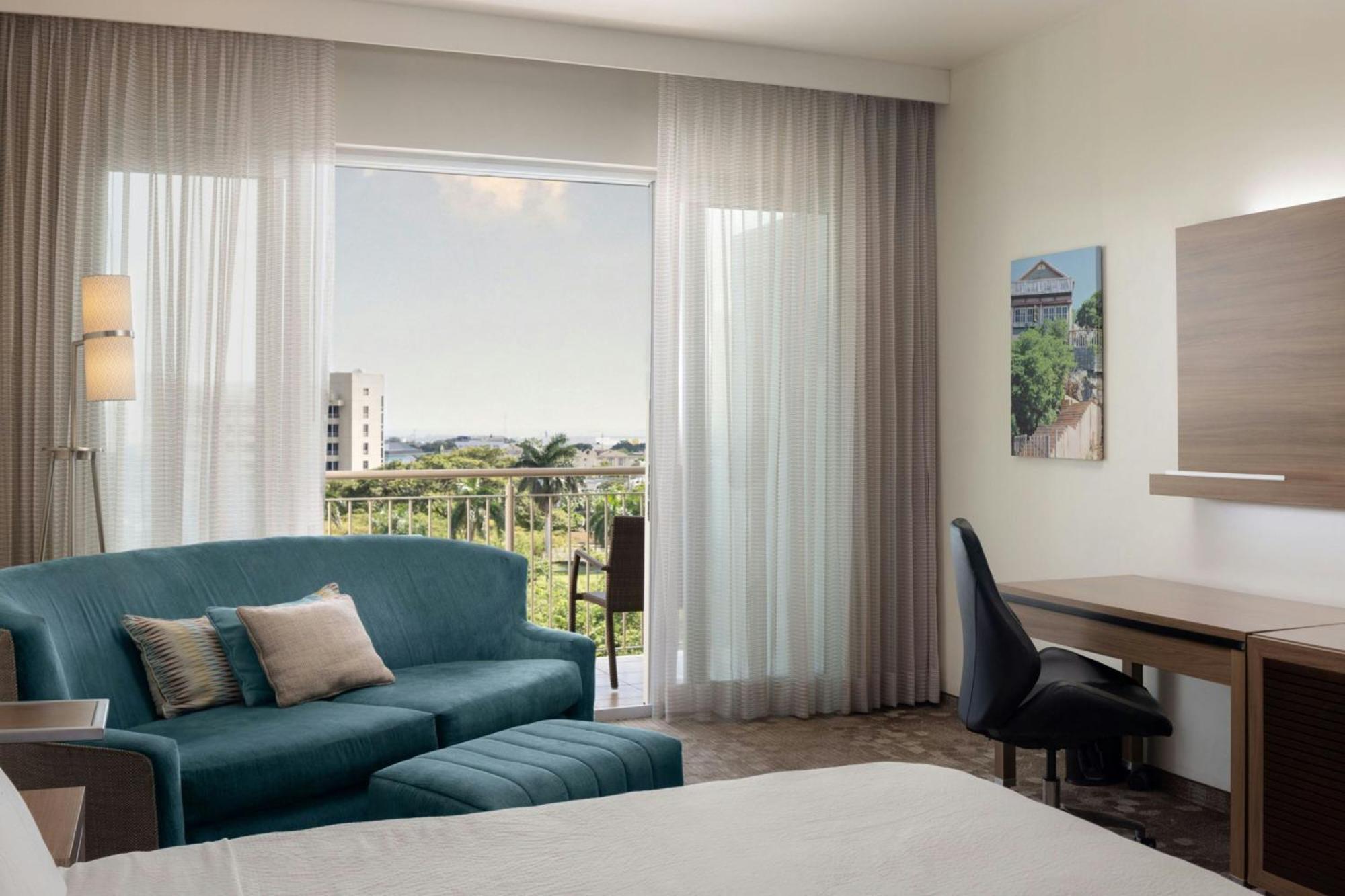 Отель Courtyard By Marriott Kingston, Jamaica Экстерьер фото