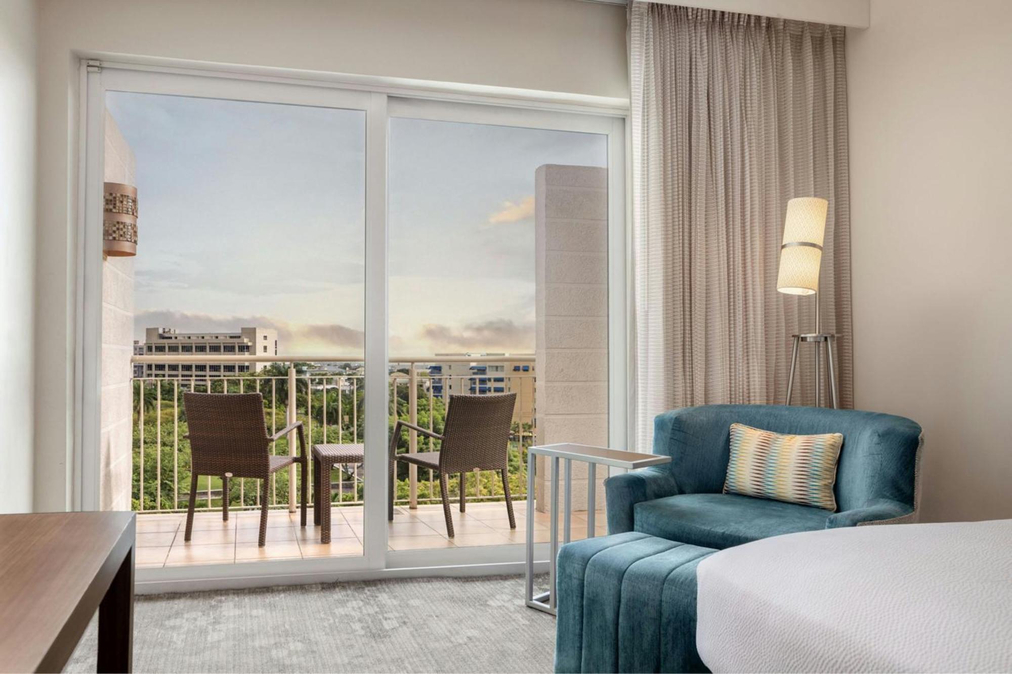 Отель Courtyard By Marriott Kingston, Jamaica Экстерьер фото