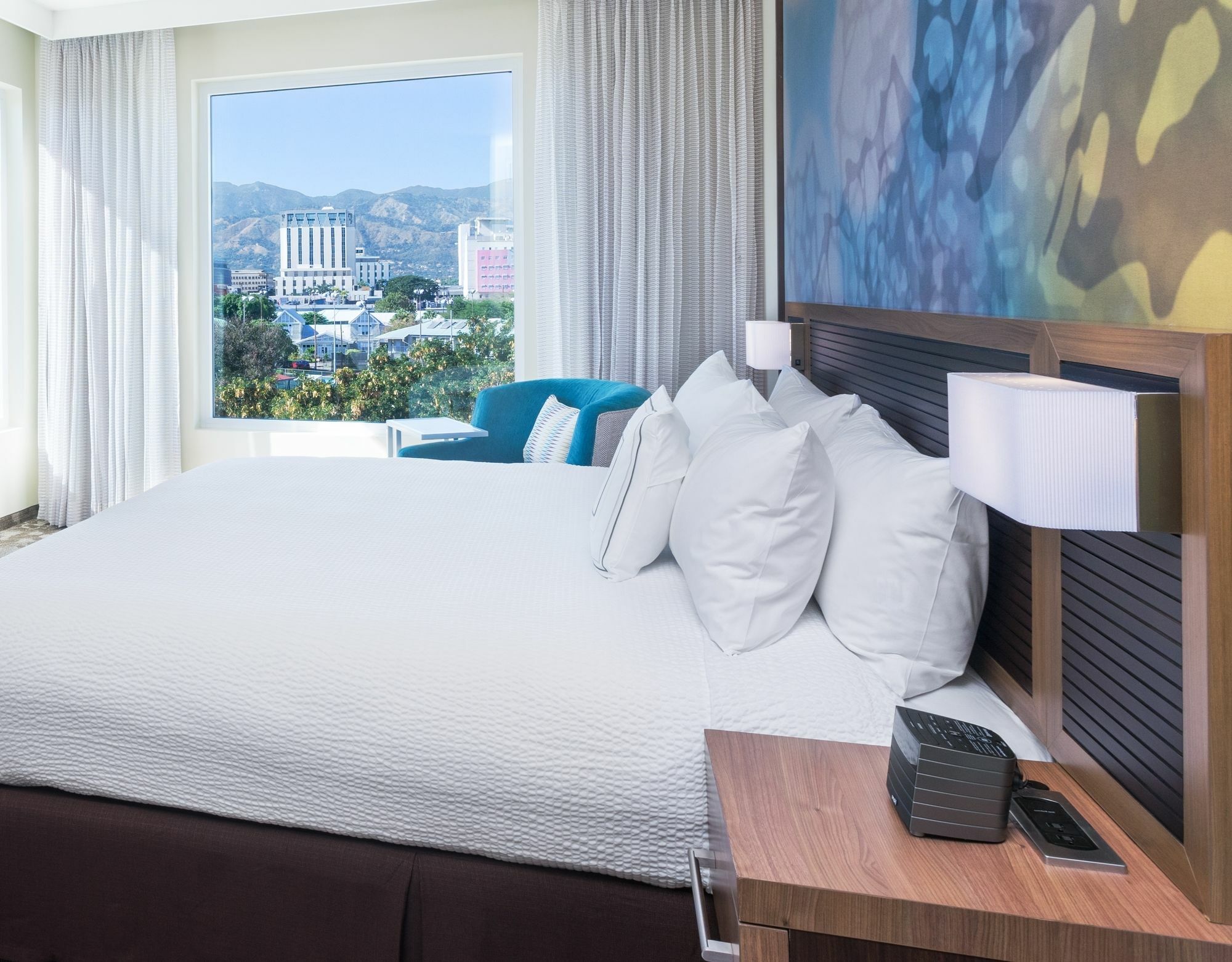 Отель Courtyard By Marriott Kingston, Jamaica Экстерьер фото